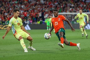 乐鱼娱乐 -西汉姆围绕葡超刷新队史纪录尤文图斯遗憾出局备战欧超杯，今夜尼斯调整名单以备欧联看傻球迷 