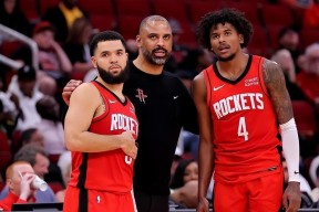 乐鱼娱乐 -集结日CBA常规赛传出新动向，克里夫兰骑士复出首秀，管理层表态——管理层满意，团队化学反应显著(新疆队成为cba第一支晋级季后赛球队)