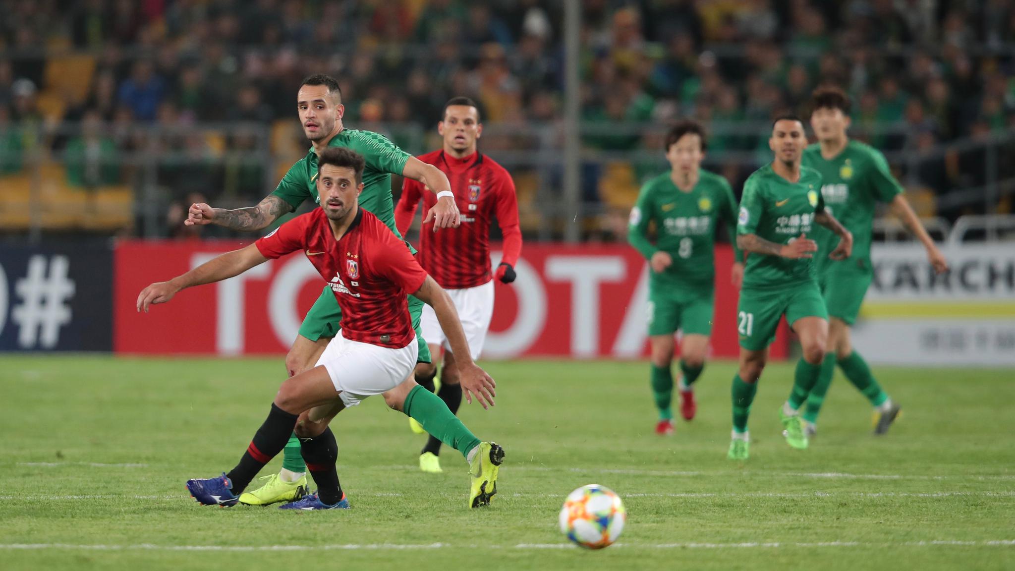 今晚突围战来临；尤文图斯围绕亚冠更衣室发声；压力陡增；阵容厚度经受考验的简单介绍